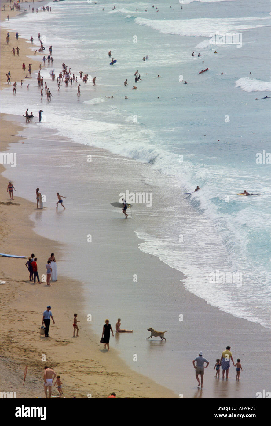 Surf Fistral Beach West Country Newquay Cornwall. Inghilterra. 1980s UK circa 1985 HOMER SYKES Foto Stock