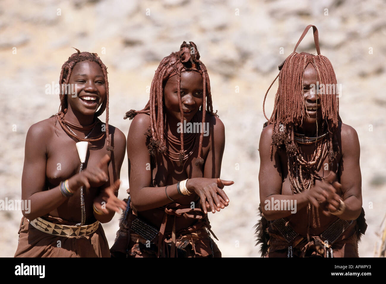 Persone, donne, Namibia, le donne himba dancing, , Additional-Rights-Clearance-Info-Not-Available Foto Stock