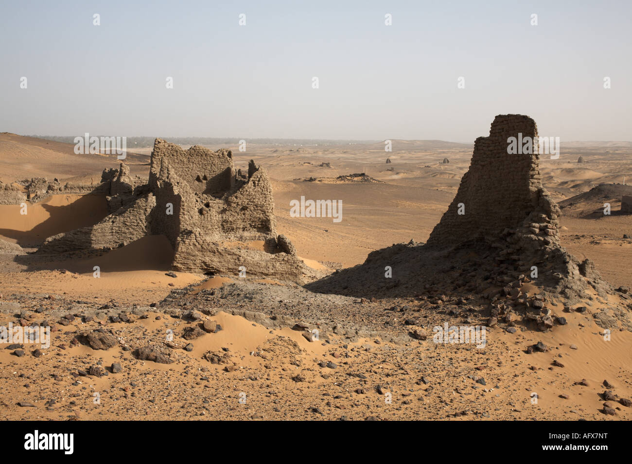 Le rovine della città medievale di Old Dongola, Sudan, Africa Foto Stock