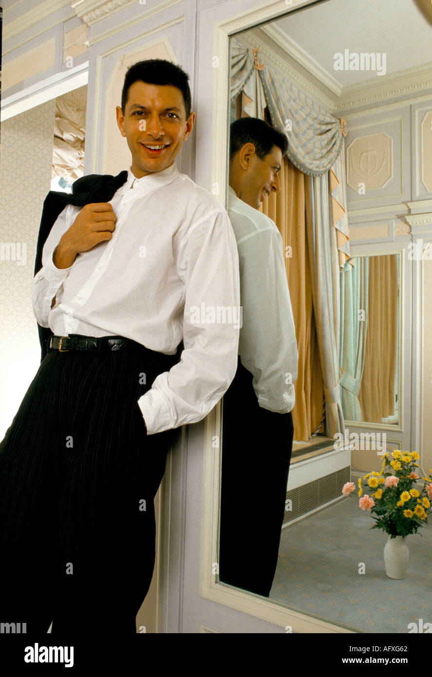 Jeff Goldblum attore di cinema fotografato nel suo hotel Londra 1990s 90s HOMER SYKES Foto Stock