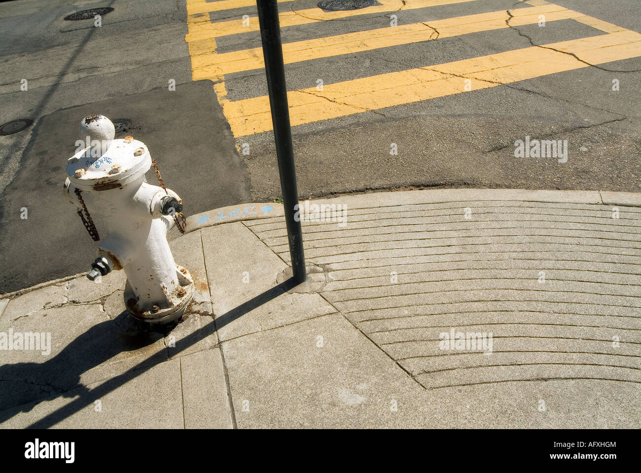 Idrante di fuoco e strisce pedonali. Russian Hill area. San Francisco. In California. Stati Uniti d'America Foto Stock