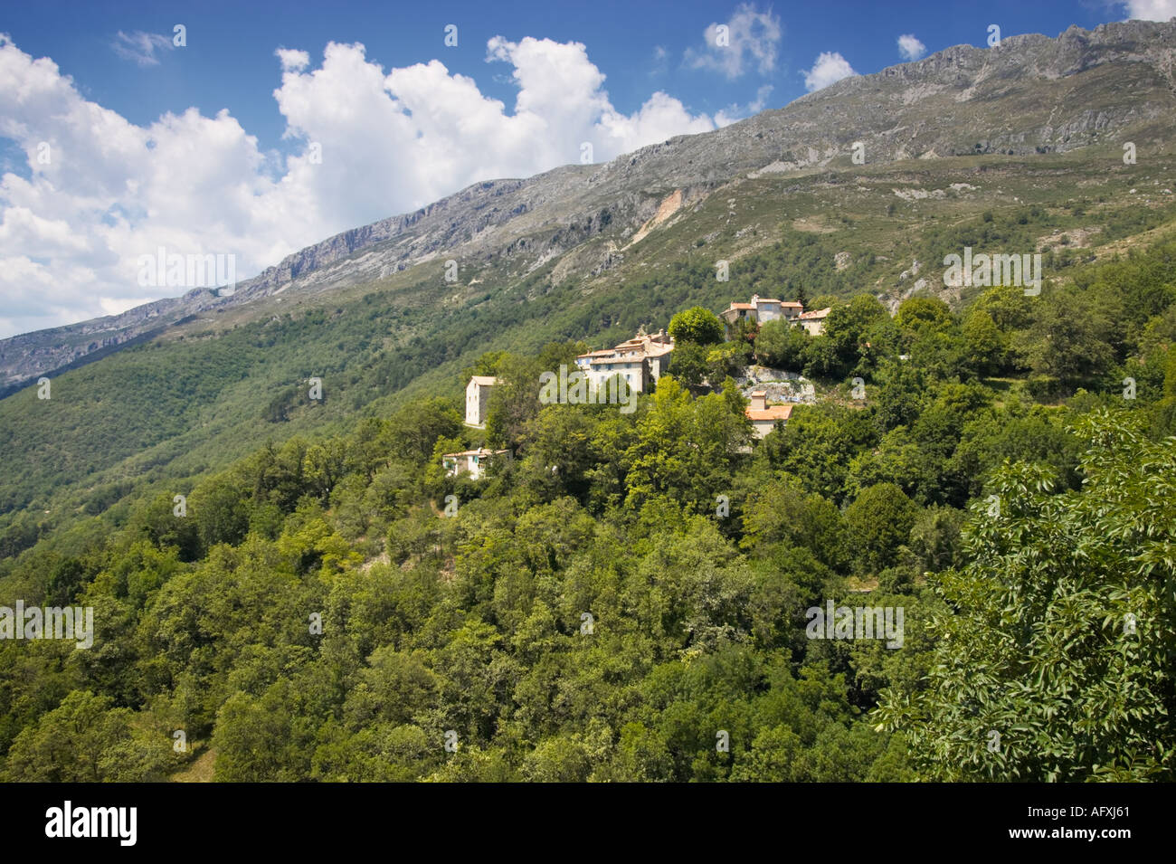 Piccolo villaggio di St Pons nella valle del Loup, Alpes Maritimes, Francia Foto Stock