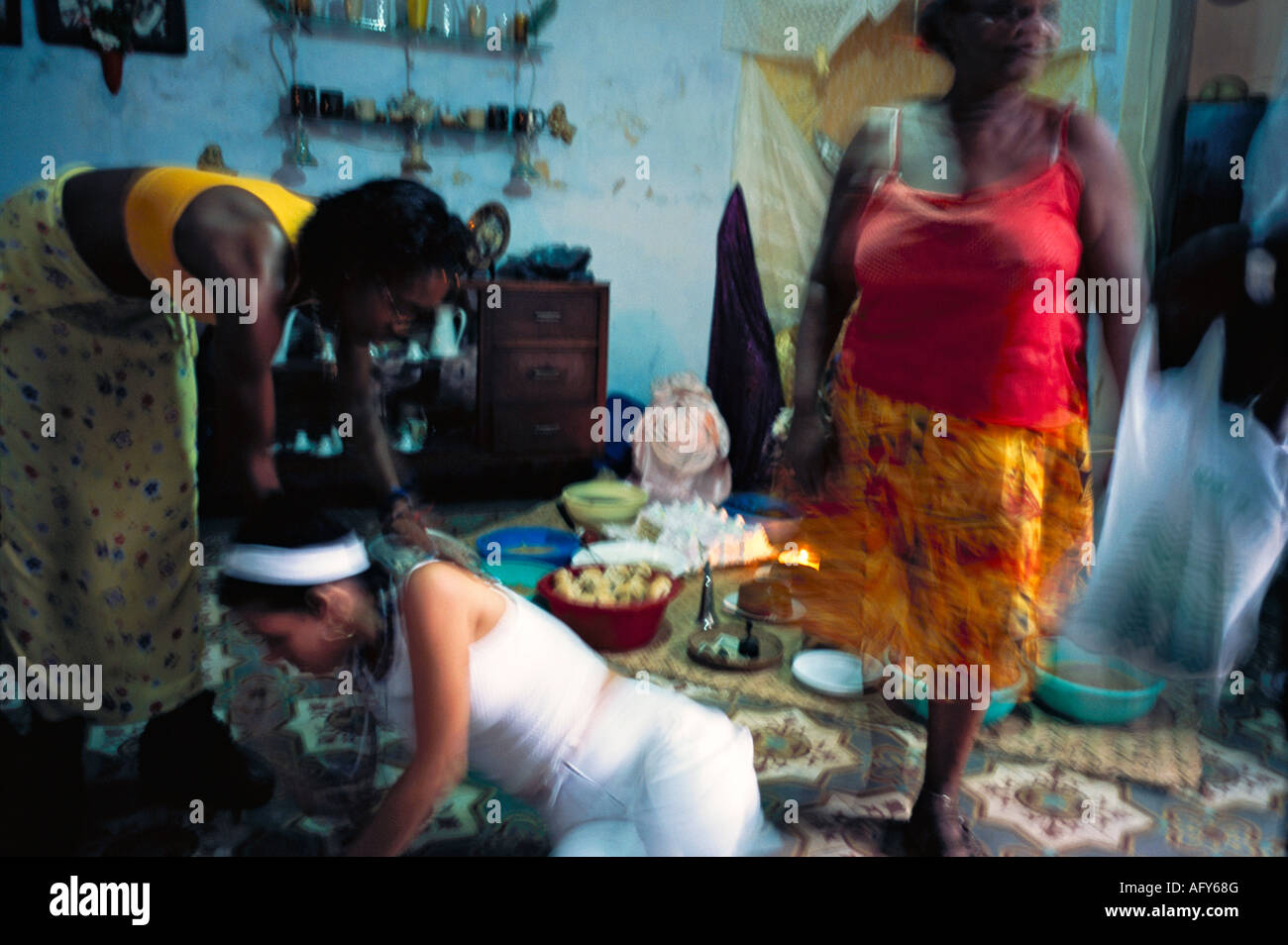 Rituale Santaria in una casa in Regla una città vicino a La Havana conosciuta per il suo Afro tradizioni cubano Foto Stock