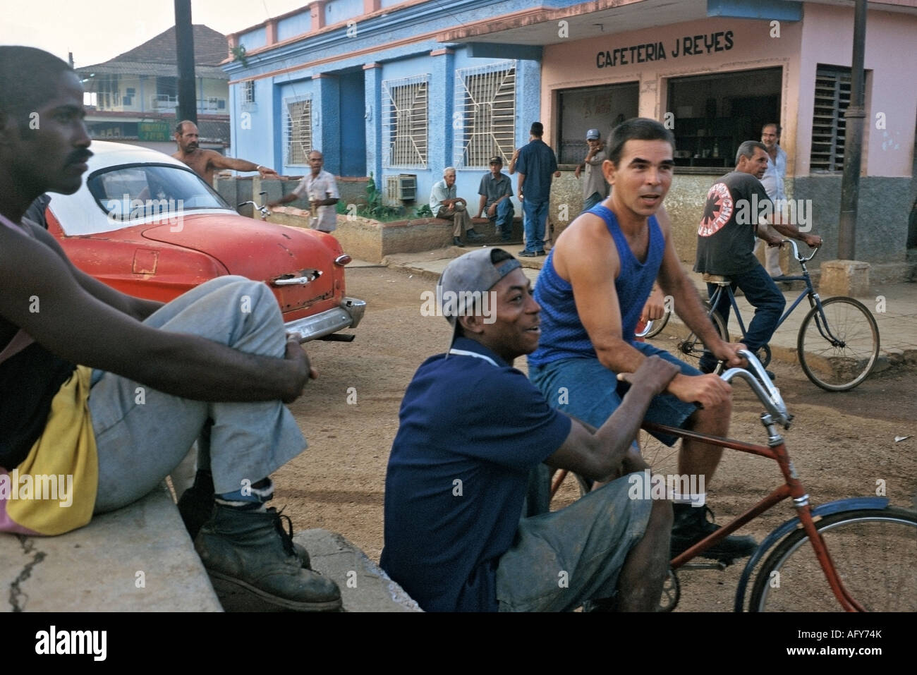 Scena di strada in una piccola cittadina in provincia di Matanzas Cuba Foto Stock