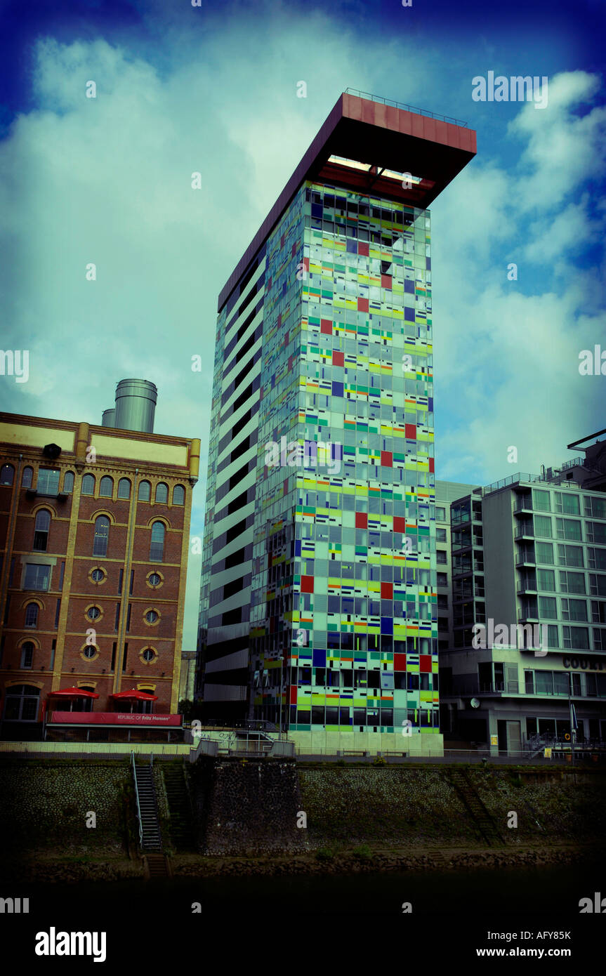 Architettura moderna medienhafen di Düsseldorf Foto Stock