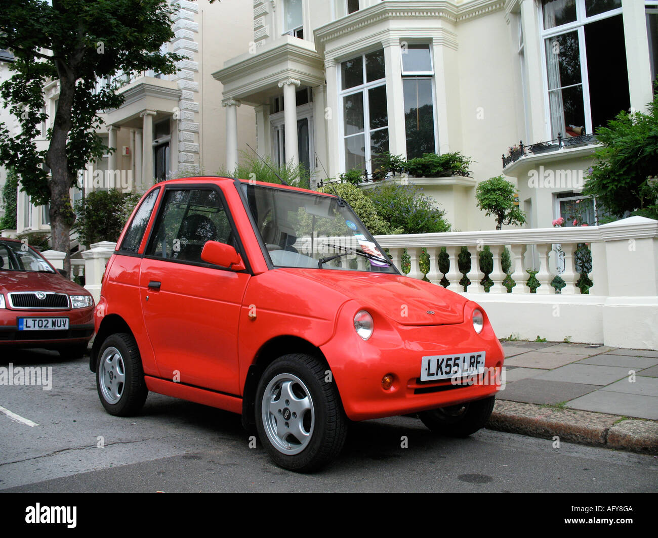 Reva G Wiz auto elettrica su una strada di Londra nel Regno Unito Foto Stock