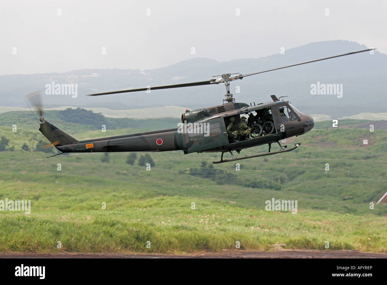 Bell UH-1 Iroquois elicottero del Giappone terra Autodifesa Foerce Foto Stock