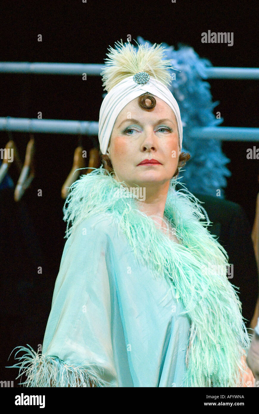 Susan Wooldridge in una scena da stasera alle 8 30 da Terence Rattigan a Chichester Festival Theatre Luglio 2006 Foto Stock