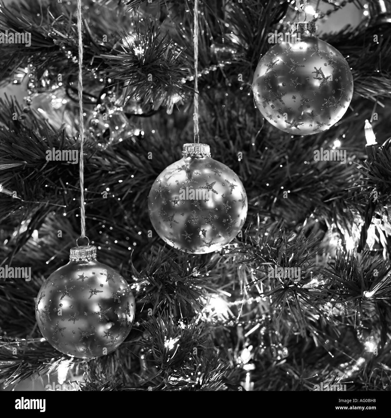 Albero Di Natale Nero Addobbato.Addobbi Natale In Bianco E Nero Foto Stock Alamy