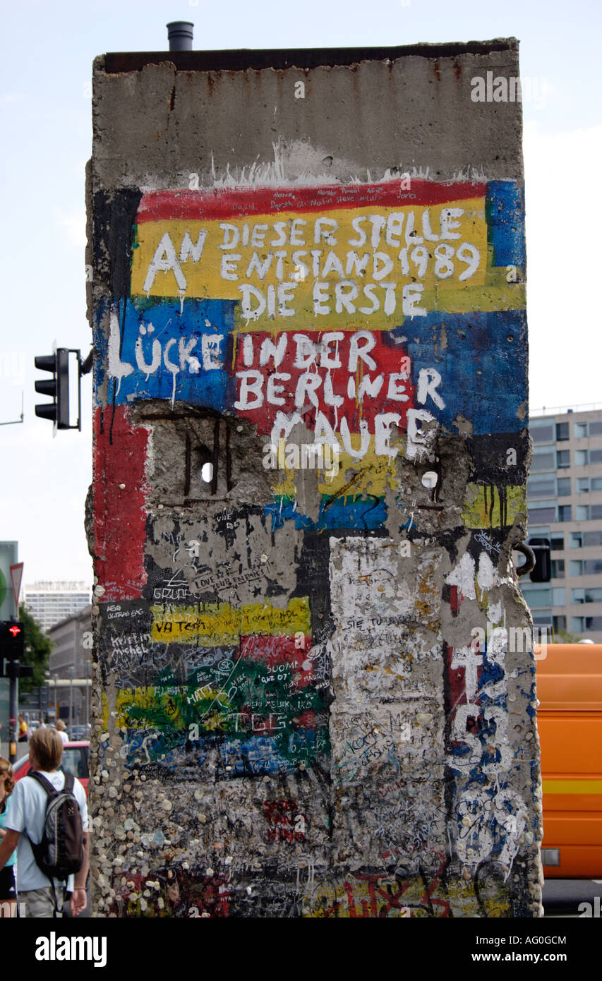 Frammento del muro di Berlino Potsdamer Platz Berlino Agosto 2007 Foto Stock