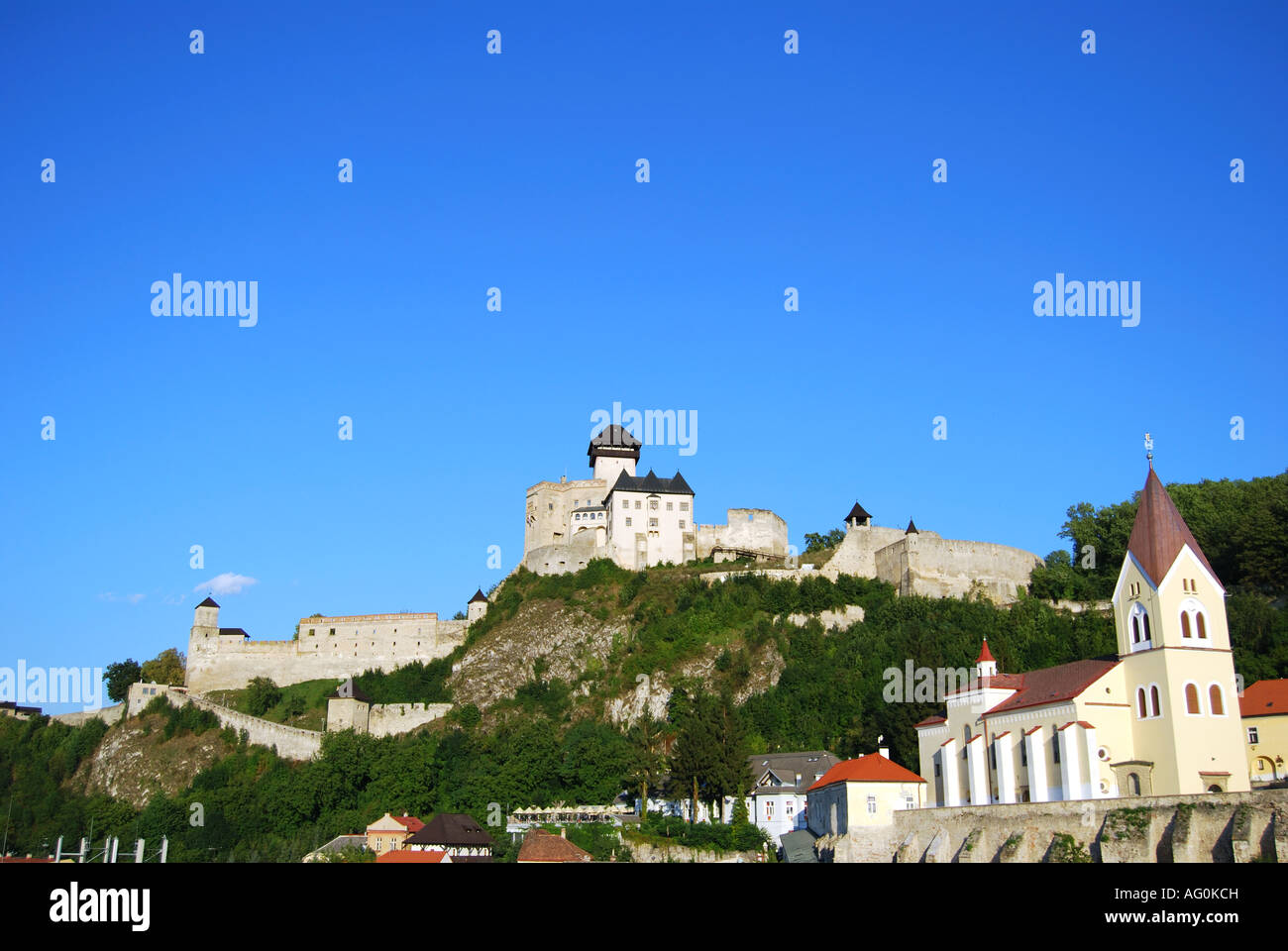 Vista del Castello di Trencin e la Città Vecchia, Trencin, Regione di Trencin, Slovacchia Foto Stock
