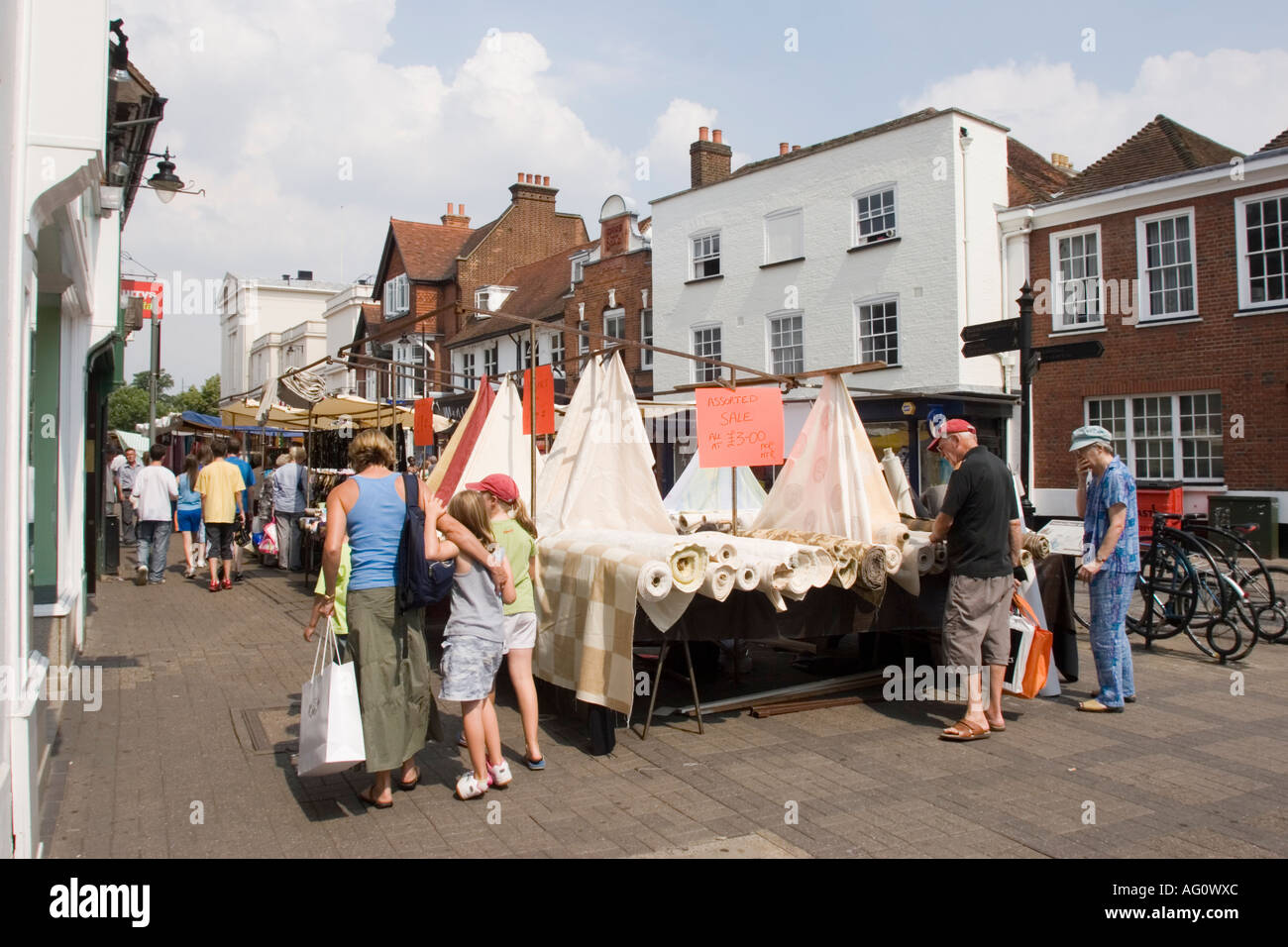 Giorno di mercato a St Albans Hertfordshire, Hertfordshire Herts Inghilterra REGNO UNITO Foto Stock