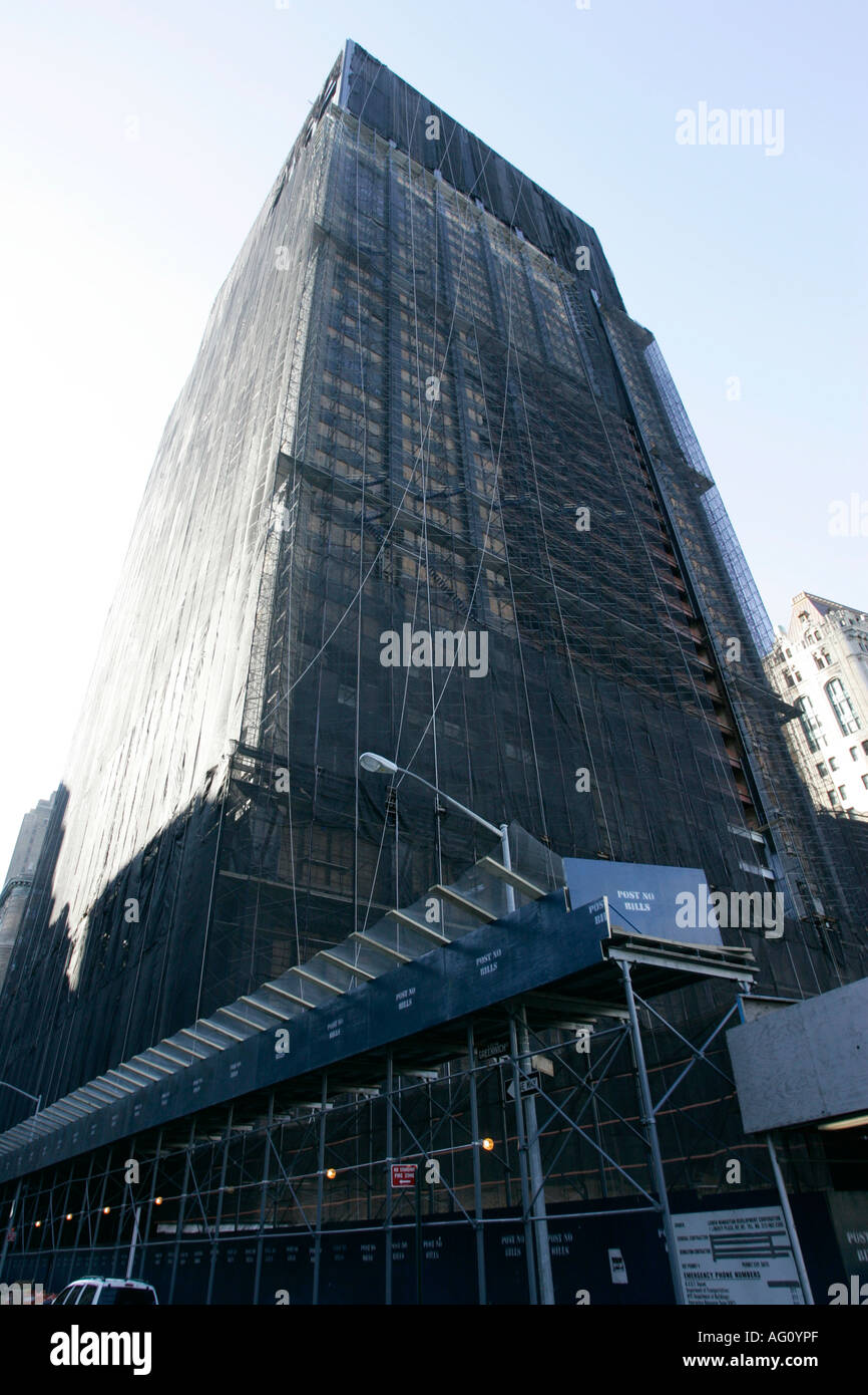 Deutsche Bank edificio danneggiato durante l'11 settembre prima della sua demolizione liberty strada terra zero New york città New york USA Foto Stock
