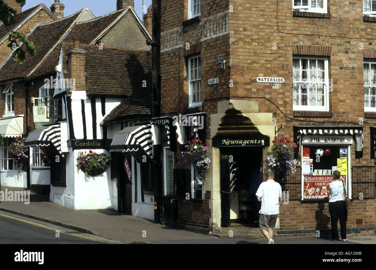 Centro città al Waterside e Sheep Street, Stratford-upon-Avon, Warwickshire, Inghilterra, Regno Unito Foto Stock