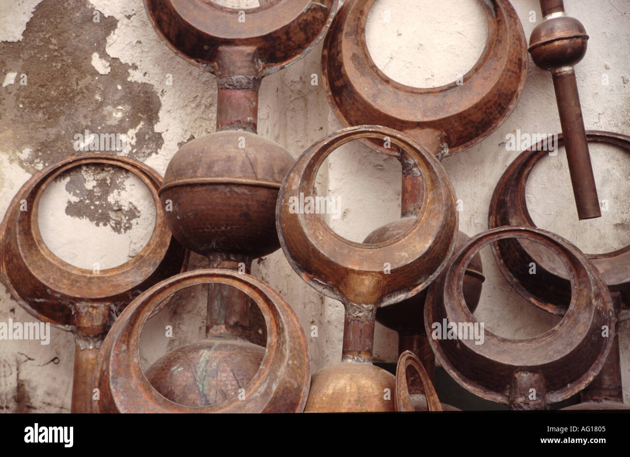 Libia Libyen halfmoon mezze lune come decorazione per una moschea in rame da un ramaio Foto Stock