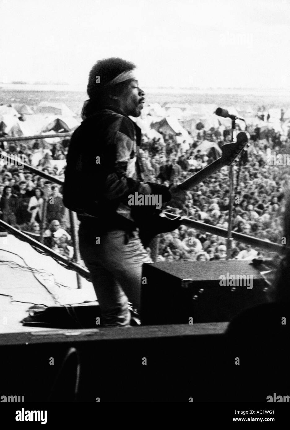 Hendrix, James Marshall, 'Jimi', 27.11.1942 - 18.9.1970, musicista americano, a mezza lunghezza, durante Open Air Festival, Fehmarn Island, 4.9.1970 - 6.9.1970, ultimo concerto prima della sua morte, musica, palco, suonare la chitarra elettrica, chitarra elettrica, pubblico, Germania, , Foto Stock