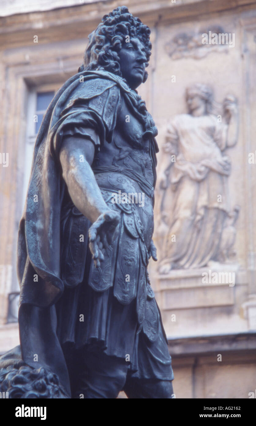 Francia Paris statua in bronzo di Luigi XIV all'ingresso del Museo Carnavalet Foto Stock