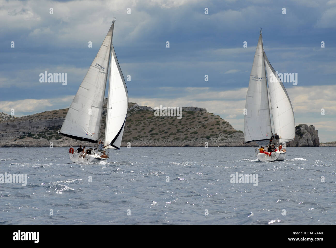 Barca a vela sulle isole di Kornati Croazia Foto Stock