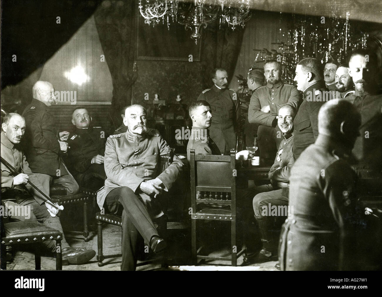 Eventi, Prima guerra mondiale/prima guerra mondiale, fronte occidentale, funzionari del secondo corpo dell'esercito bavarese, natale, Comines, Francia 25.12.1914, Foto Stock
