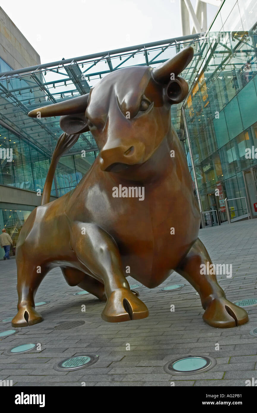 Laurence Broderick s 5 tonnellata bronzo bull Birmingham Bullring Inghilterra Foto Stock