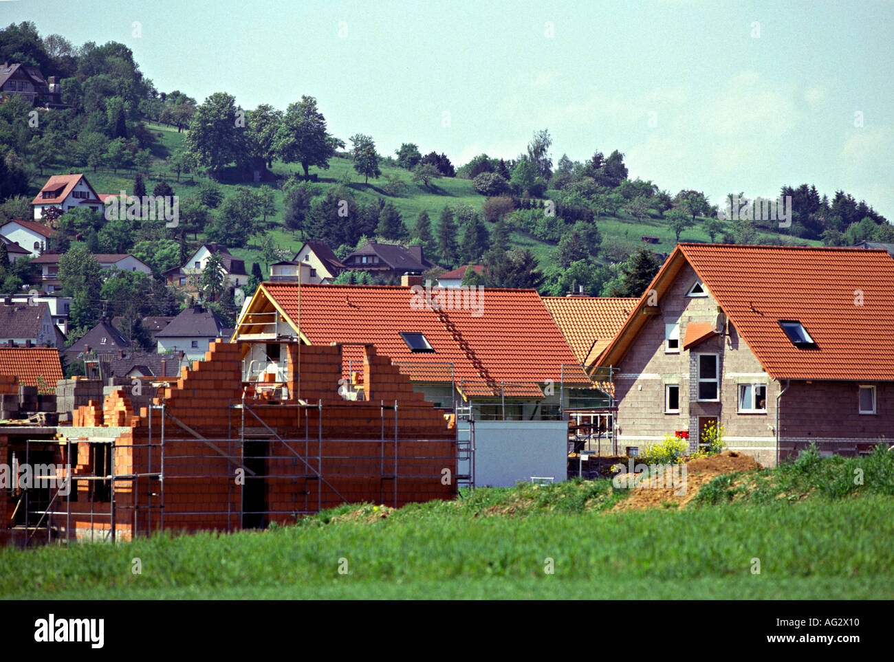 Sito di costruzione per una casa in un settore in via di sviluppo nel paese Foto Stock