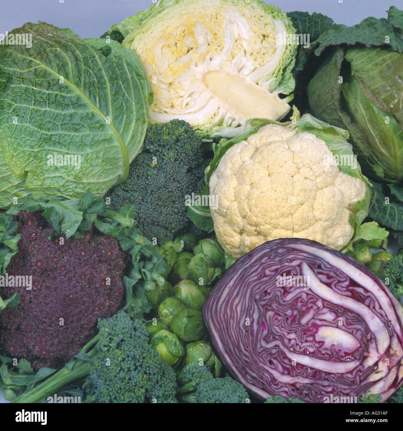 Una selezione di verdi colture di Brassica dal supermercato Foto Stock