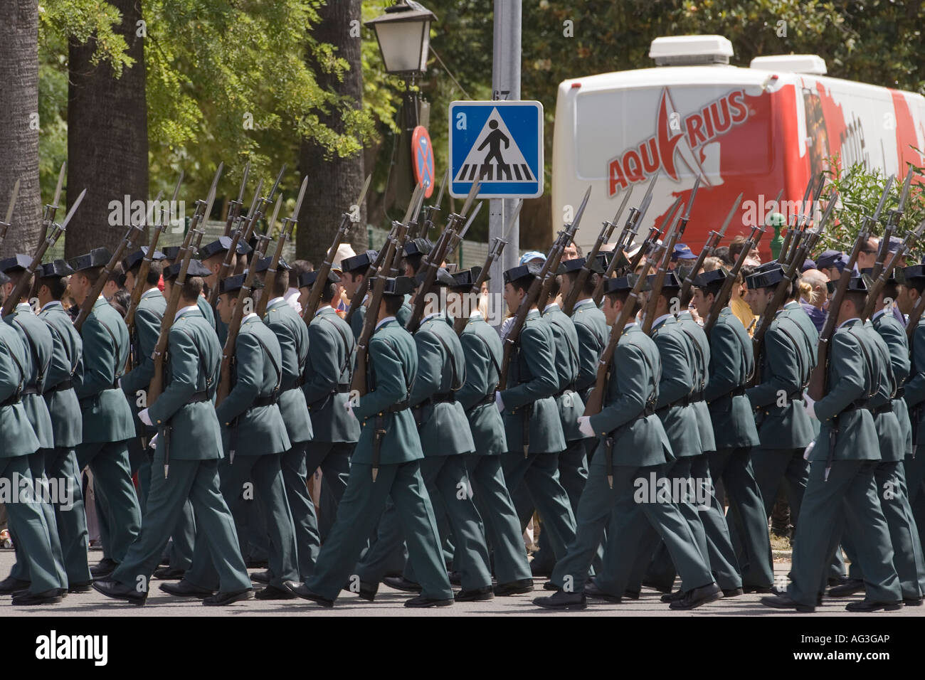 Le protezioni civili marching Foto Stock