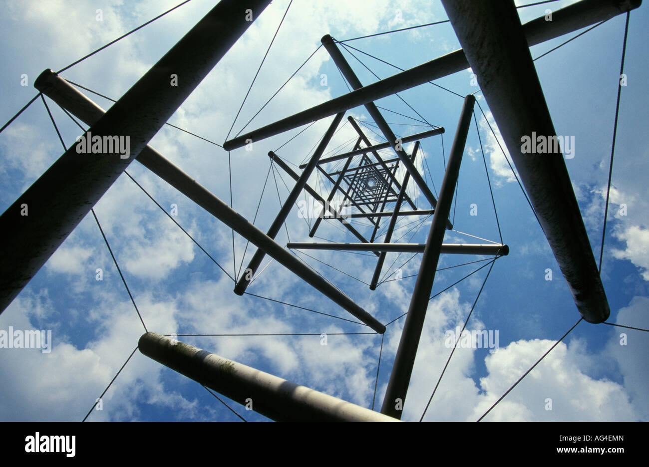 Paesi Bassi Otterlo Artwork chiamato Torre ago 1968 da Kenneth Snelson in museo chiamato Kroller Muller Foto Stock