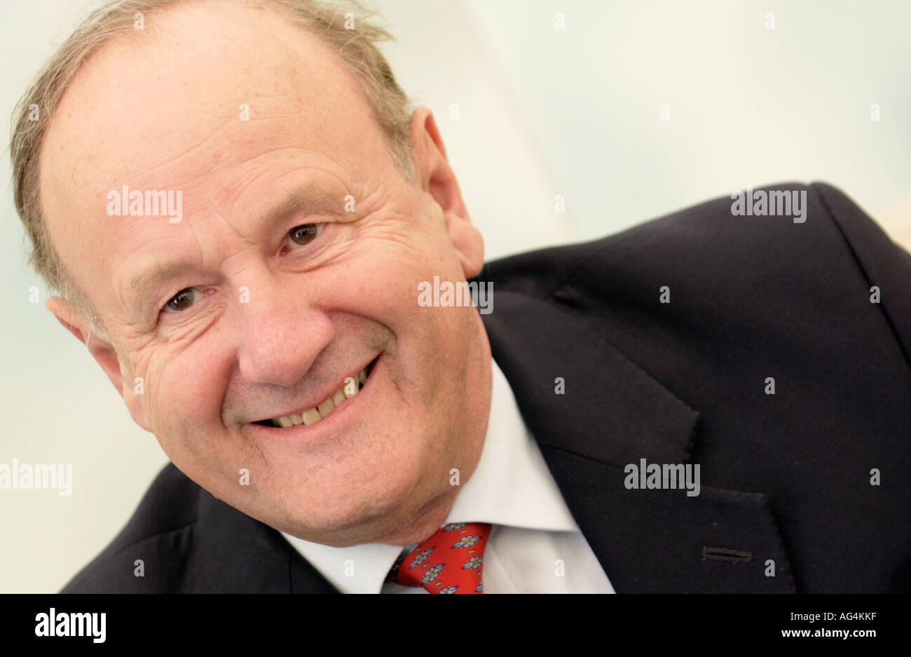 Pensionati polizia britannica Commissario Sir John Stevens raffigurato all'Guardian Hay Festival 2006 Hay on Wye Powys Wales UK Foto Stock