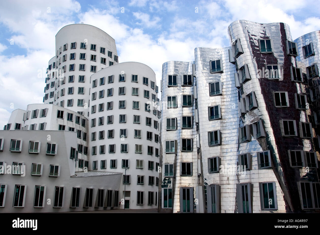 Germania Düsseldorf Neuer Zollhof edifici di Frank Gehry al Medienhafen Foto Stock
