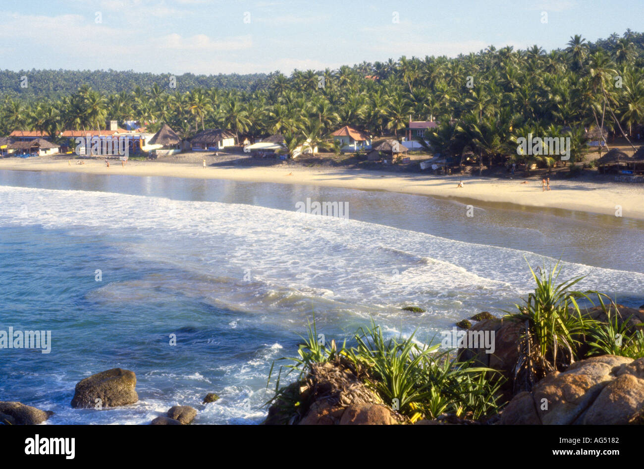 Vista del faro spiaggia Kovalam Kerala India del sud Foto Stock