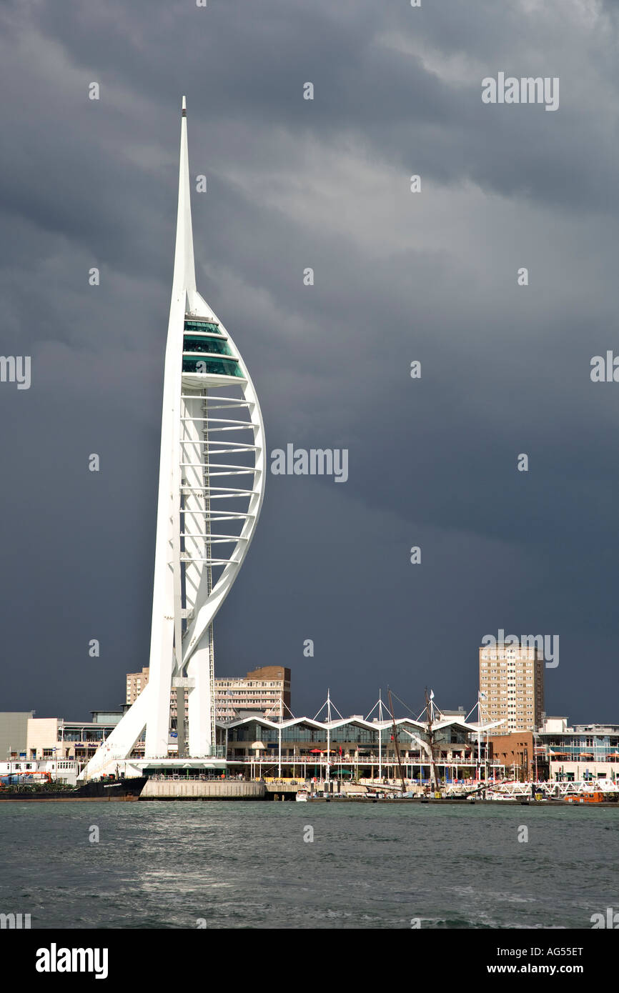 Spinnaker Tower al Gunwharf Quay Portsmouth Hampshire REGNO UNITO Foto Stock