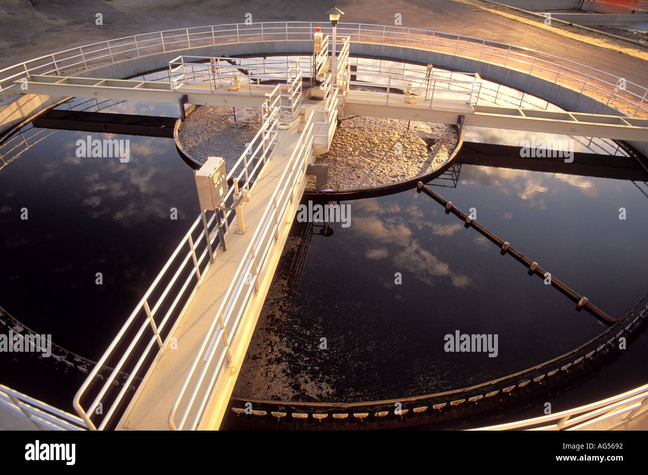 Trattamento acqua impianto chiarificatore secondario versione orizzontale Foto Stock