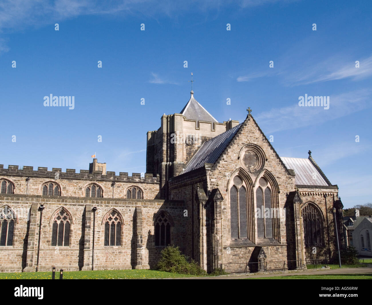 BANGOR città Cattedrale St esterno Deiniols edificio del XIX secolo è da Sir Gilbert Scott Gwynedd Galles del Nord Foto Stock