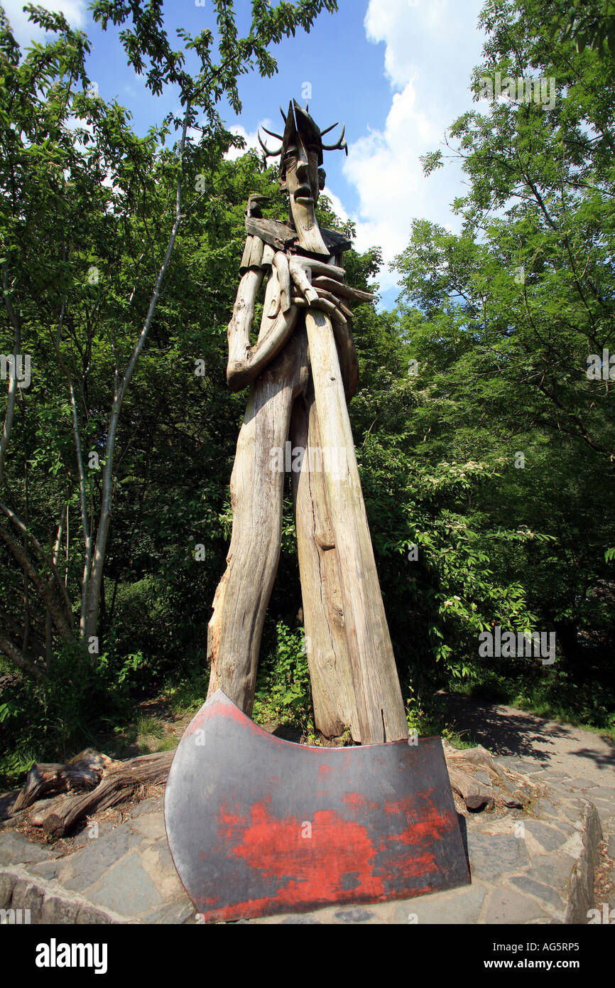 Uomo di Legno scultura Grizedale Forrest Parco Nazionale del Distretto dei Laghi Cumbria Inghilterra England Regno Unito Foto Stock