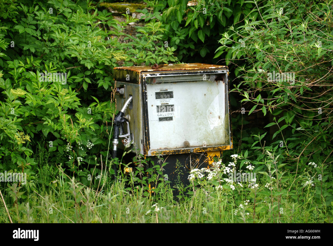 Un disuso POMPA BENZINA REGNO UNITO Foto Stock