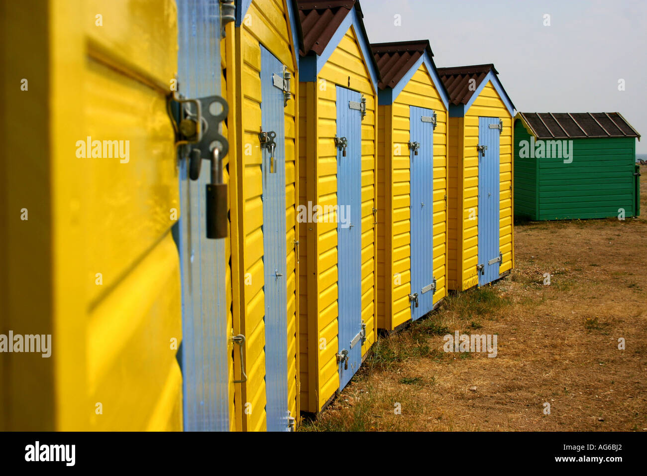 Cabine sulla spiaggia, a Littlehampton seaside resort Foto Stock