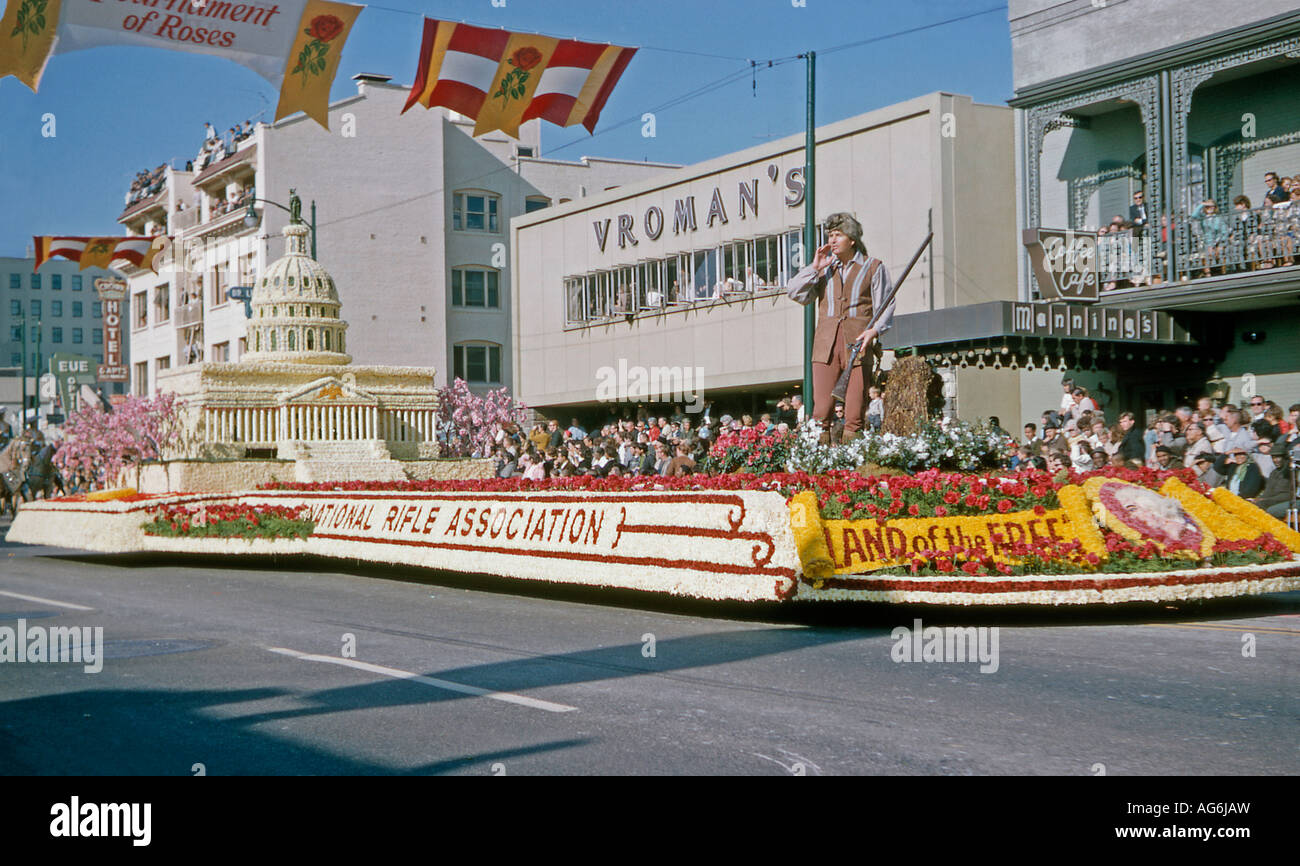 Sfilata galleggiante per la National Rifle Association 1966 Torneo di Rose Pasadena, Stati Uniti d'America Foto Stock