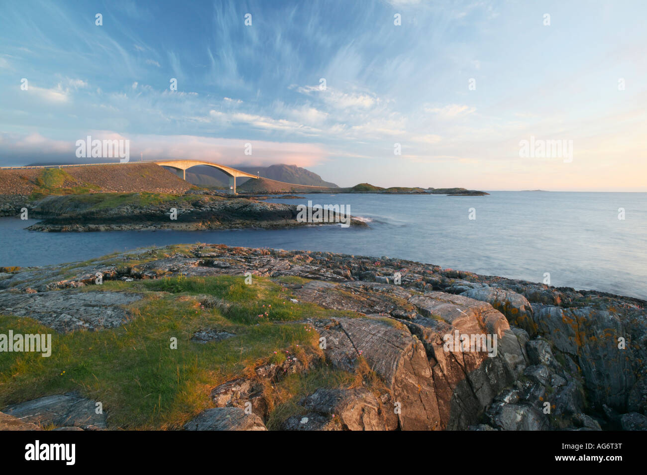 Il Atlantic Road More og Romsdal Norvegia vista del ponte Storseisundbrua Foto Stock