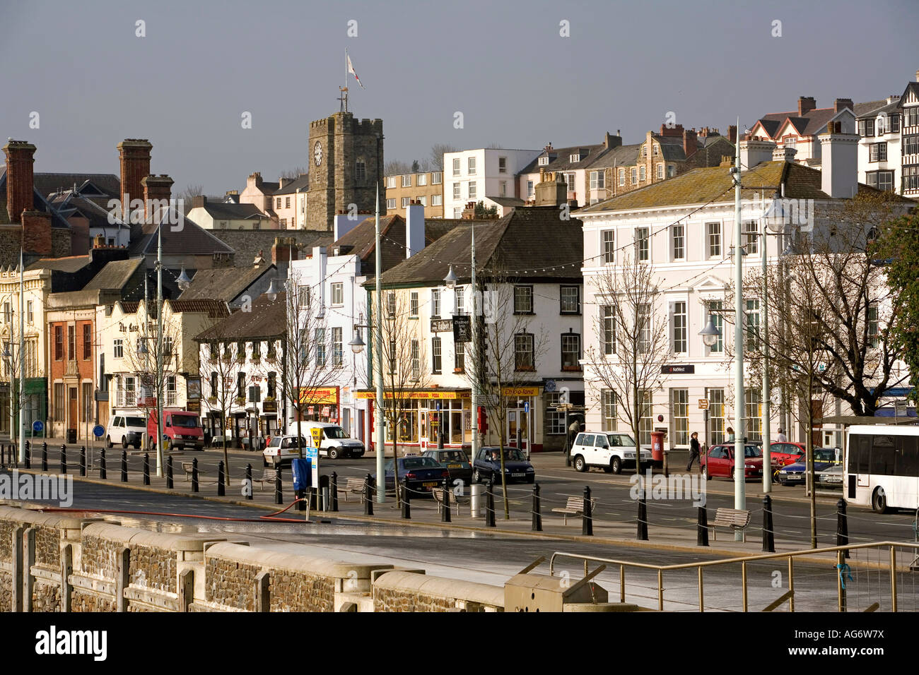 Regno Unito Devon Bideford fiume Torridge riverfront Quay e chiesa parrocchiale torre Foto Stock