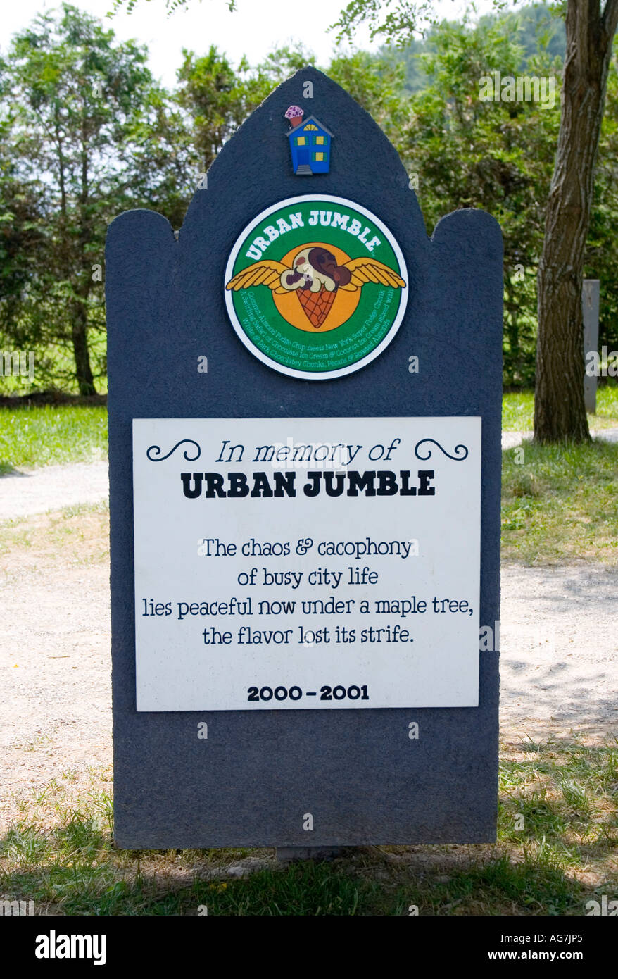 Urban Jungle lapide presso il Cimitero di sapore a Ben e Jerrys Ice Cream in fabbrica a Waterbury Vermont Foto Stock