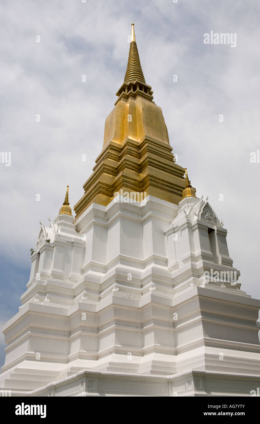 Chedi Phra Si Suriyothai, al parco storico di Ayutthaya Foto Stock