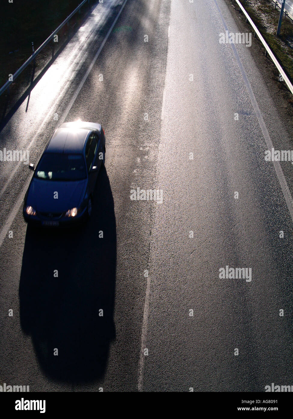 Il traffico su una divisa autostrada Autostrada Foto Stock