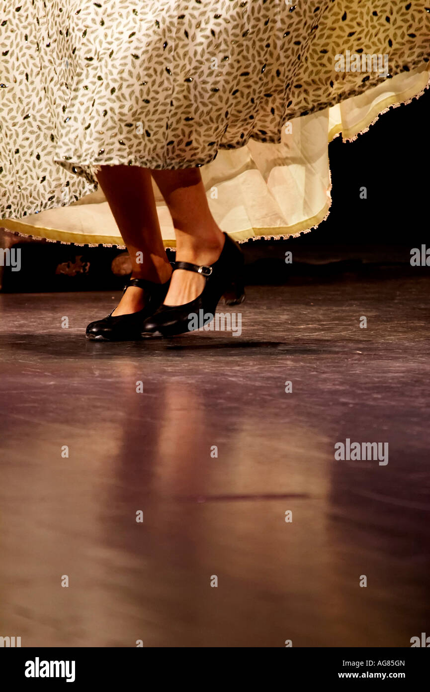 Una donna di eseguire zapateo o tacco danza come parte della tradizionale messicana il jarocho canzone folk music Foto Stock