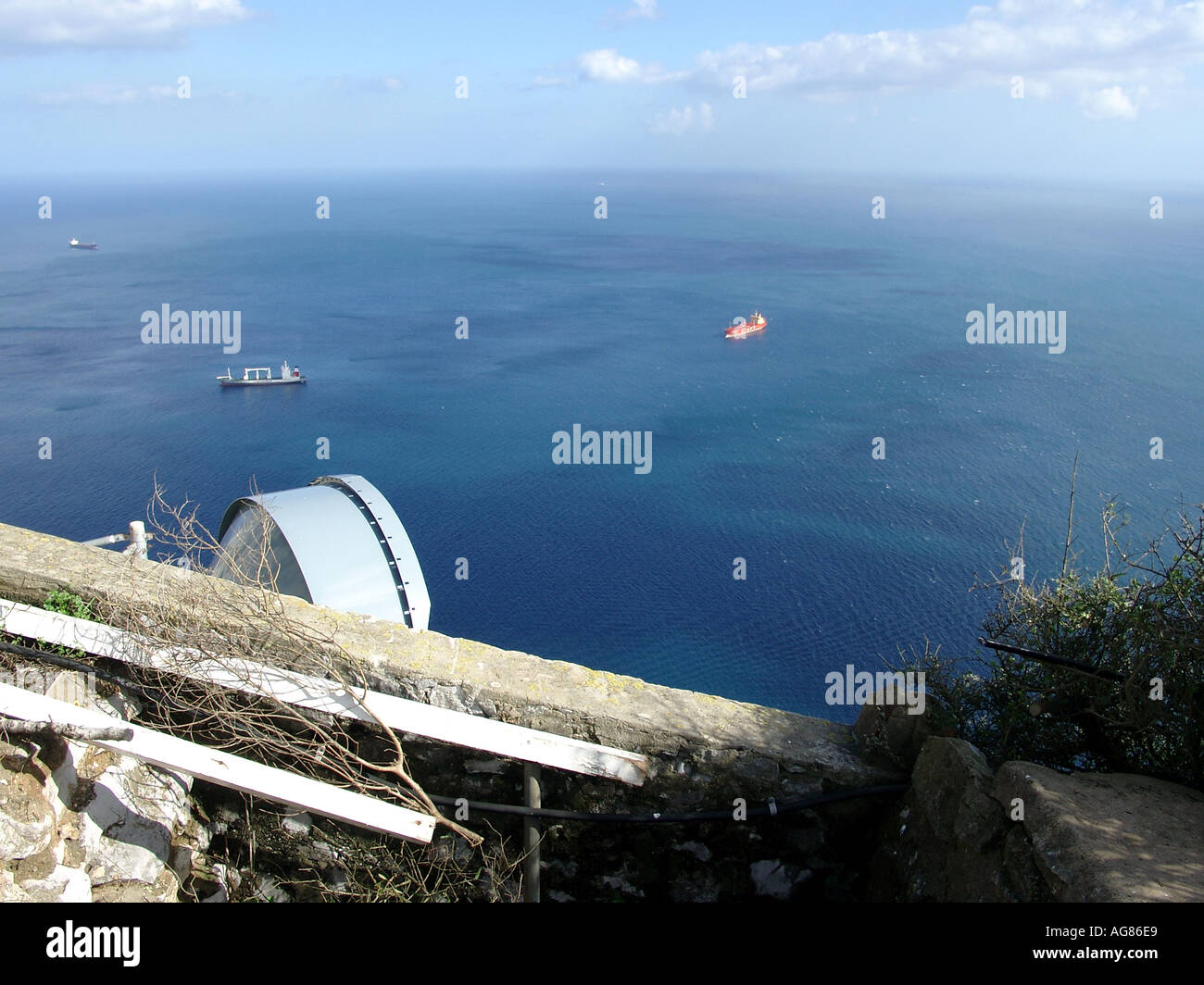 Marina di Gibilterra e il porto visto dalla Riserva Naturale della Rocca Superiore porto imbarcazioni del porto delle navi petroliere di spedizione Foto Stock