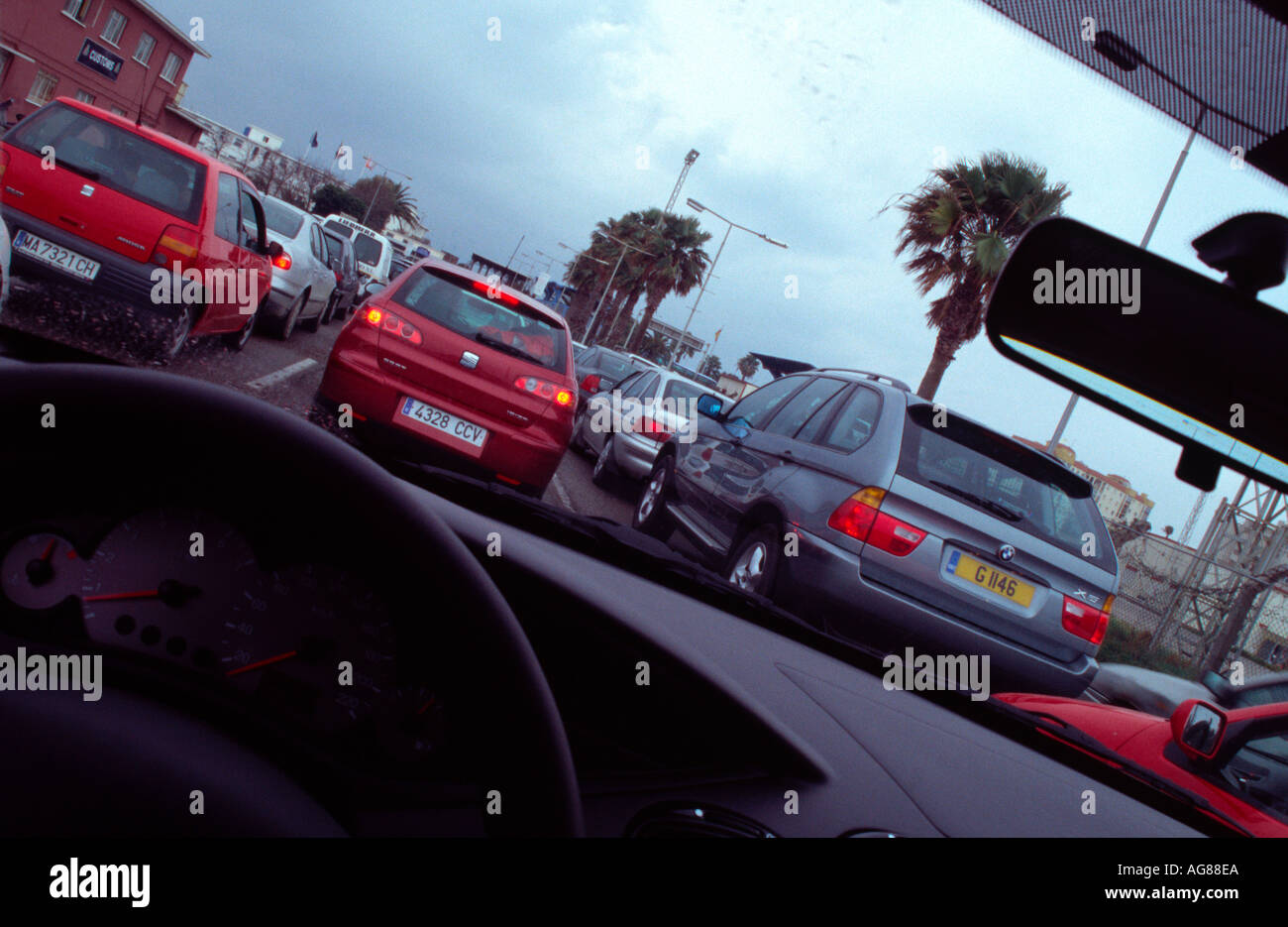 Code di traffico a Gibralter Spagna border crossing Foto Stock