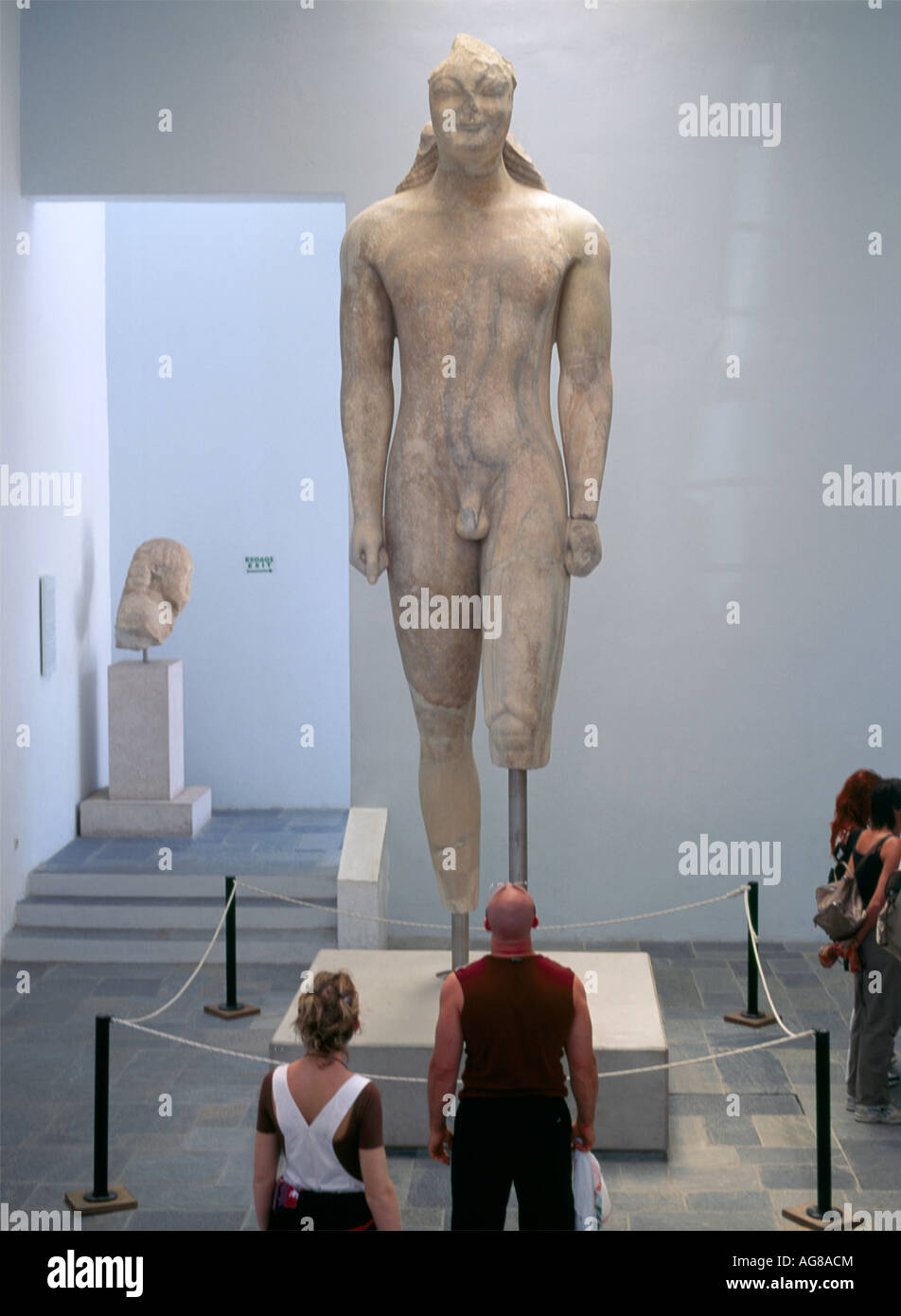 Kouros di Samos 3 volte la dimensione di vita dedicato a Hera di Samo Museum Foto Stock