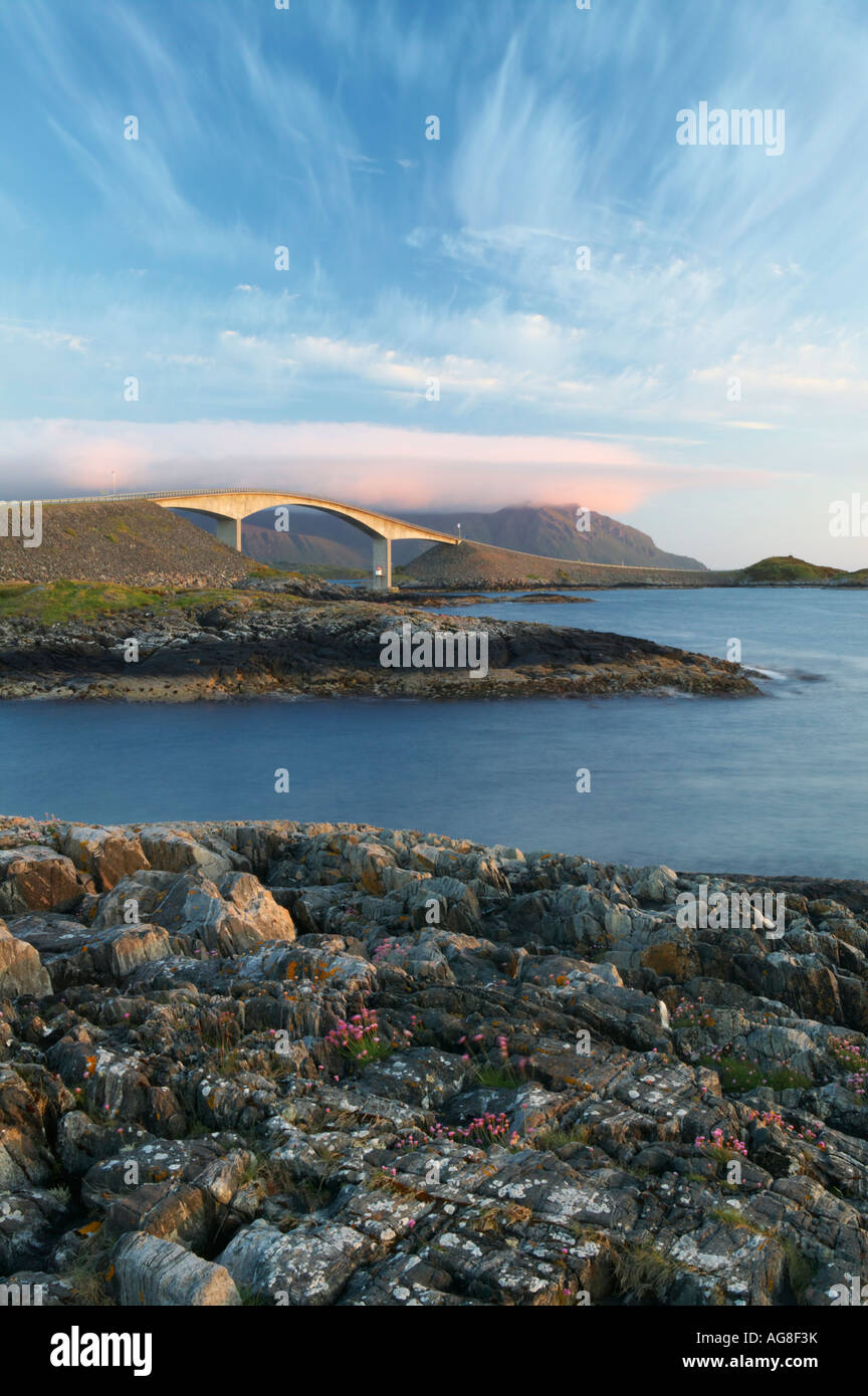 Il Atlantic Road More og Romsdal Norvegia vista del ponte Storseisundbrua Foto Stock