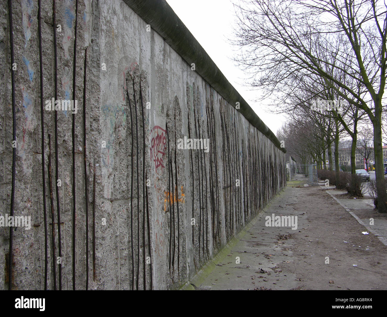 I resti del muro di Berlino, Bernauer Straße, confine tra Mitte e matrimoni, Berlino Foto Stock