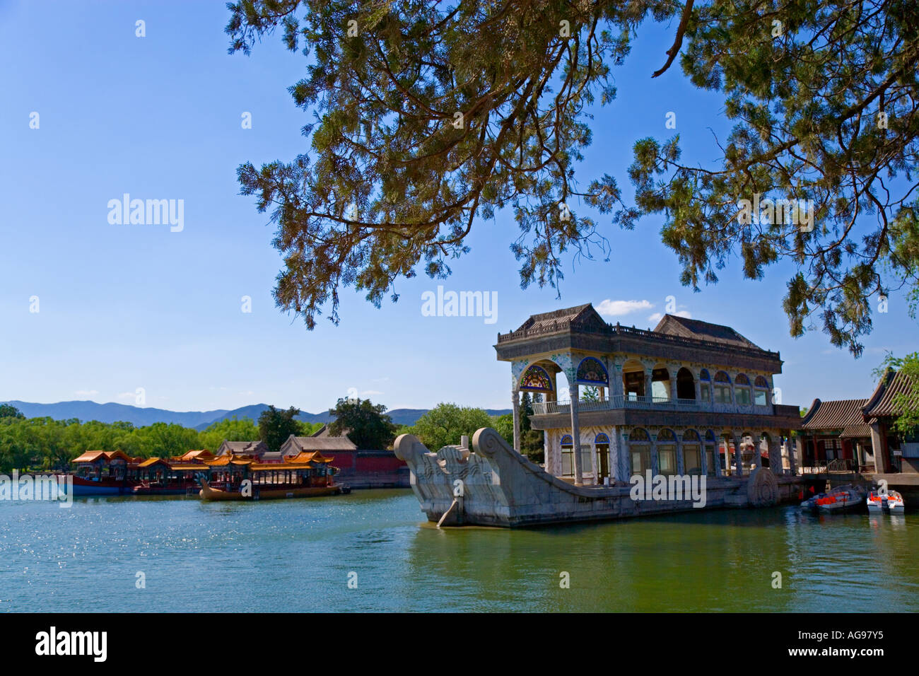 La barca di marmo sul Lago Kunming al nuovo Palazzo estate Yiheyuan Pechino Cina JMH1697 Foto Stock